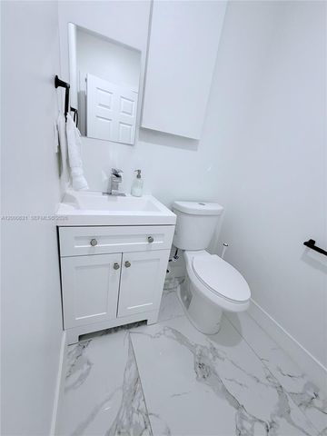 11020 SW 42nd Ter, Miami, FL 33165