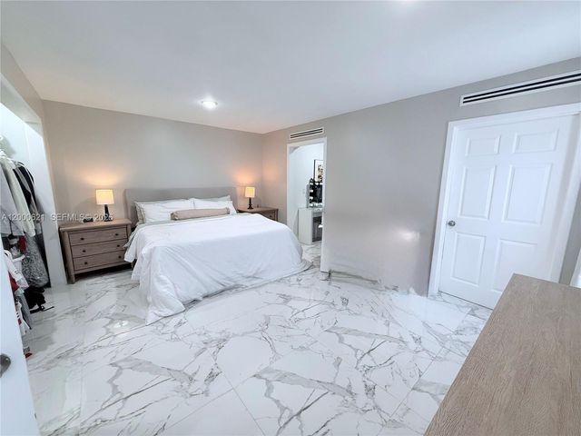 11020 SW 42nd Ter, Miami, FL 33165