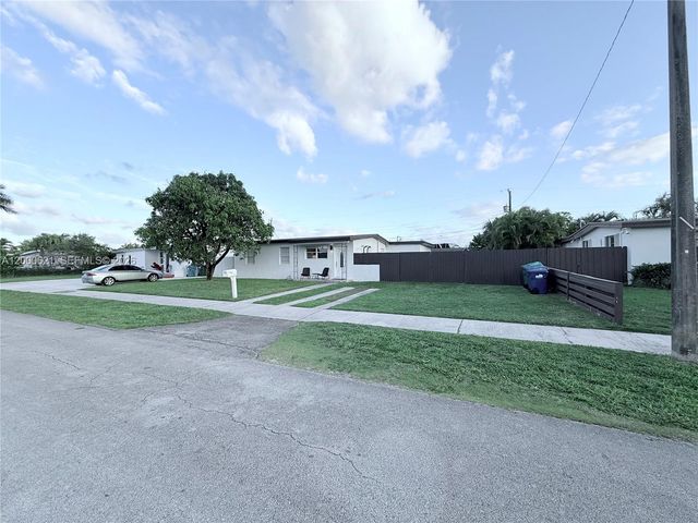 11020 SW 42nd Ter, Miami, FL 33165