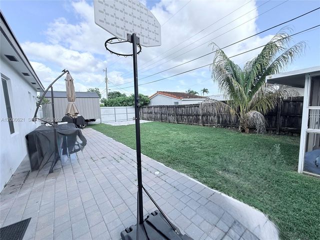 11020 SW 42nd Ter, Miami, FL 33165
