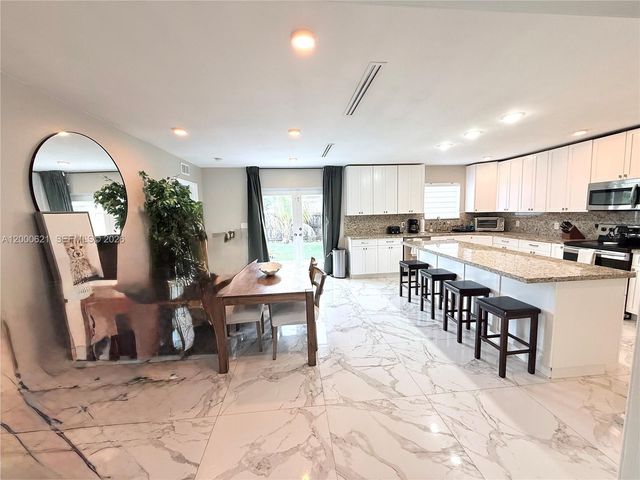 11020 SW 42nd Ter, Miami, FL 33165