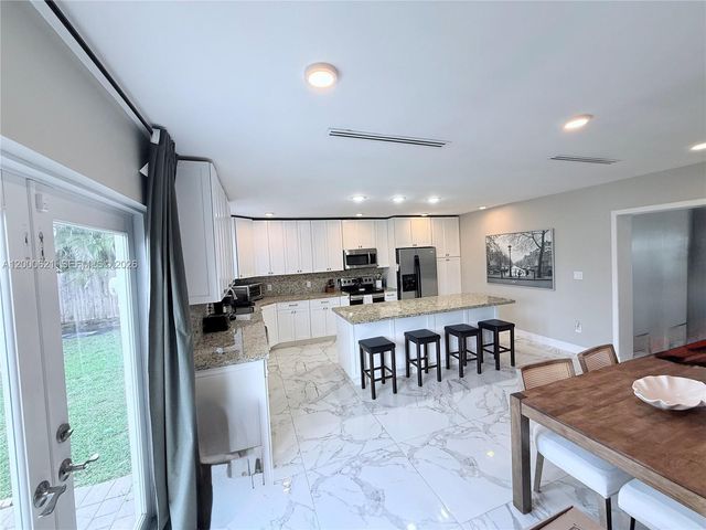 11020 SW 42nd Ter, Miami, FL 33165