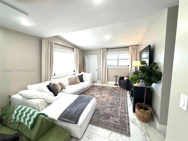 11020 SW 42nd Ter, Miami, FL 33165