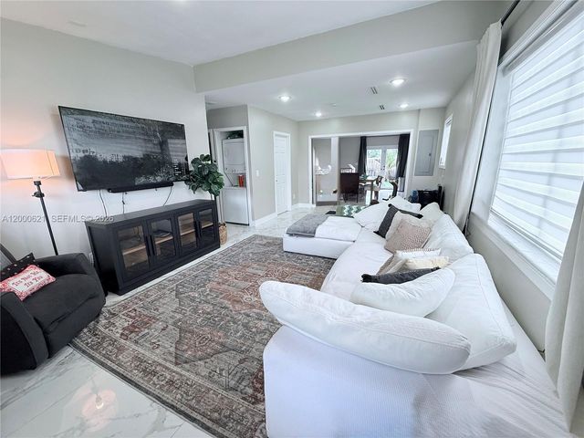 11020 SW 42nd Ter, Miami, FL 33165