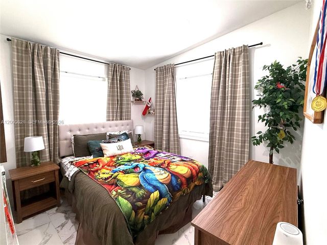 11020 SW 42nd Ter, Miami, FL 33165