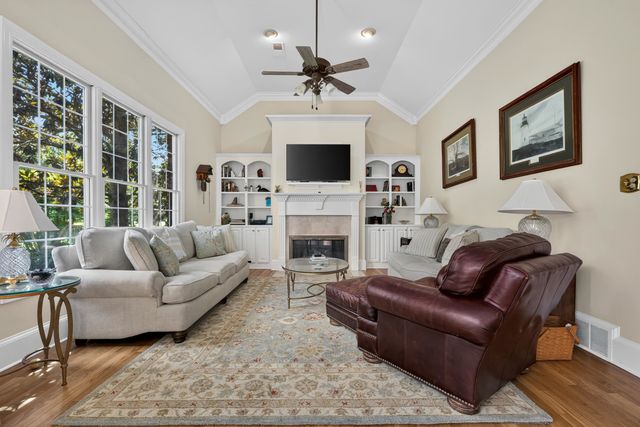2421 HALLE PKY, Collierville, TN 38017
