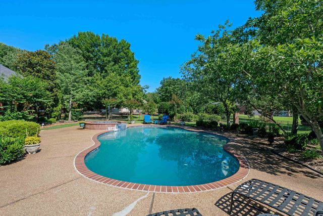 2421 HALLE PKY, Collierville, TN 38017