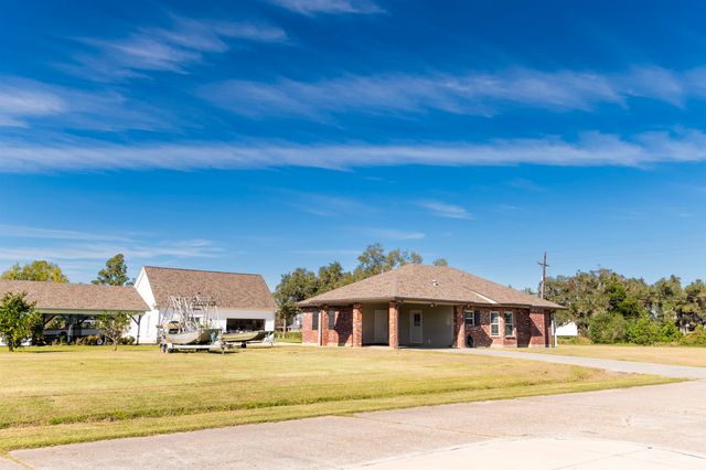 4496 Country Dr, Bourg, LA 70343
