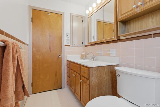 26062 Elsinore, Redford Charter Township, MI 48239