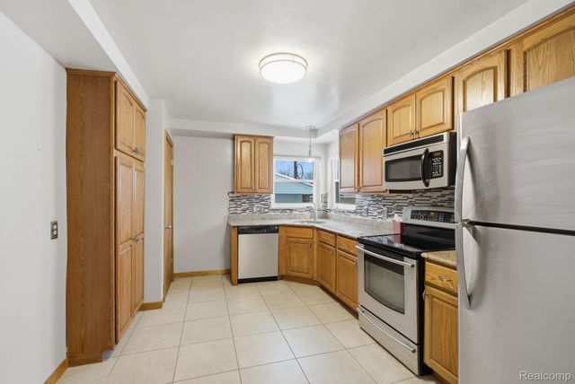 26062 Elsinore, Redford Charter Township, MI 48239