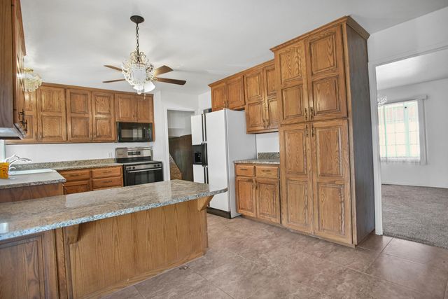 137 Detroit Avenue, Levelland, TX 79336