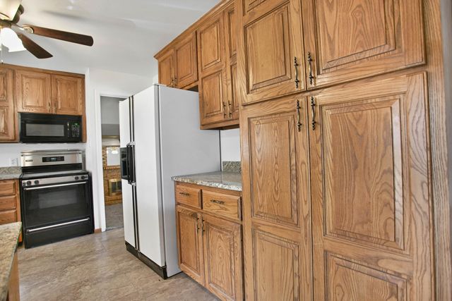 137 Detroit Avenue, Levelland, TX 79336