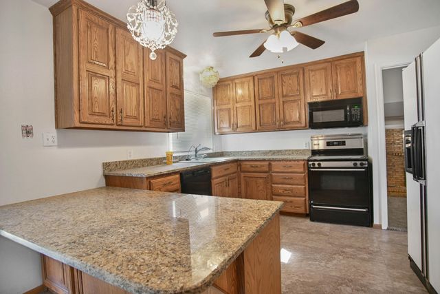 137 Detroit Avenue, Levelland, TX 79336