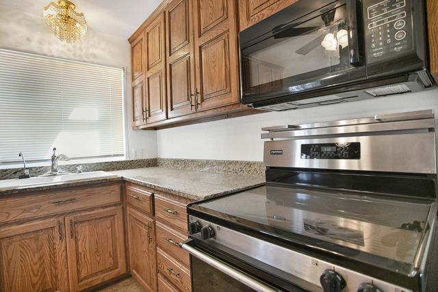 137 Detroit Avenue, Levelland, TX 79336