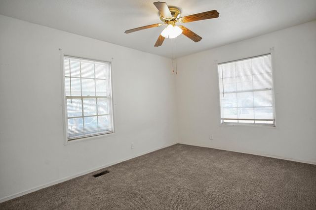 137 Detroit Avenue, Levelland, TX 79336