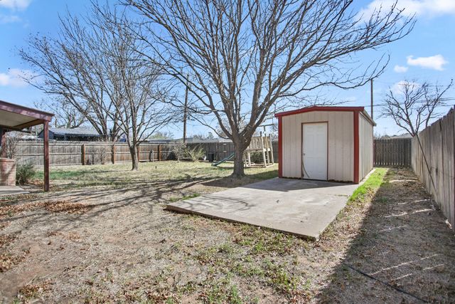137 Detroit Avenue, Levelland, TX 79336