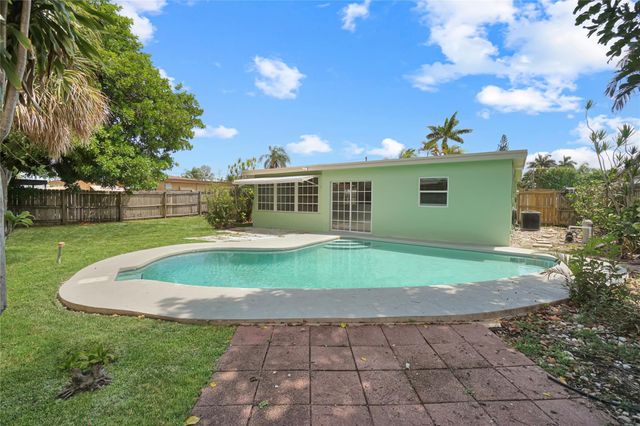 917 SE 15th Court, Deerfield Beach, FL 33441