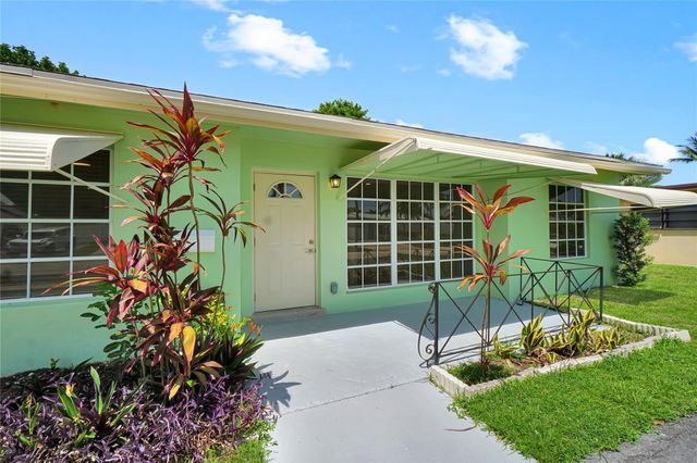 917 SE 15th Court, Deerfield Beach, FL 33441