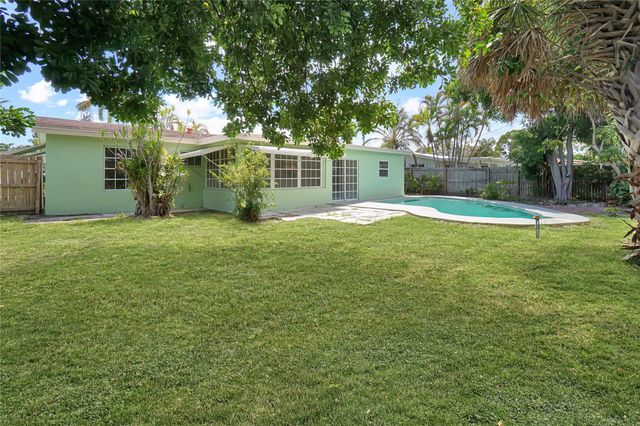917 SE 15th Court, Deerfield Beach, FL 33441