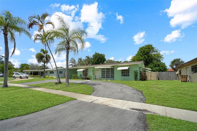 917 SE 15th Court, Deerfield Beach, FL 33441