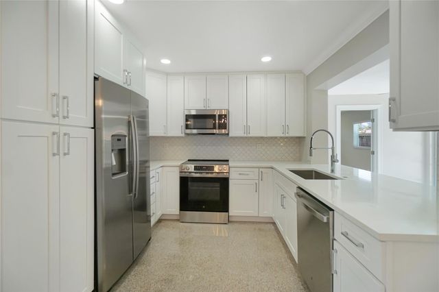 917 SE 15th Court, Deerfield Beach, FL 33441
