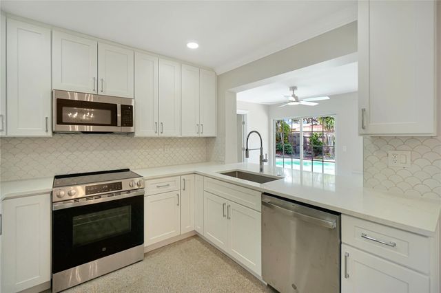 917 SE 15th Court, Deerfield Beach, FL 33441