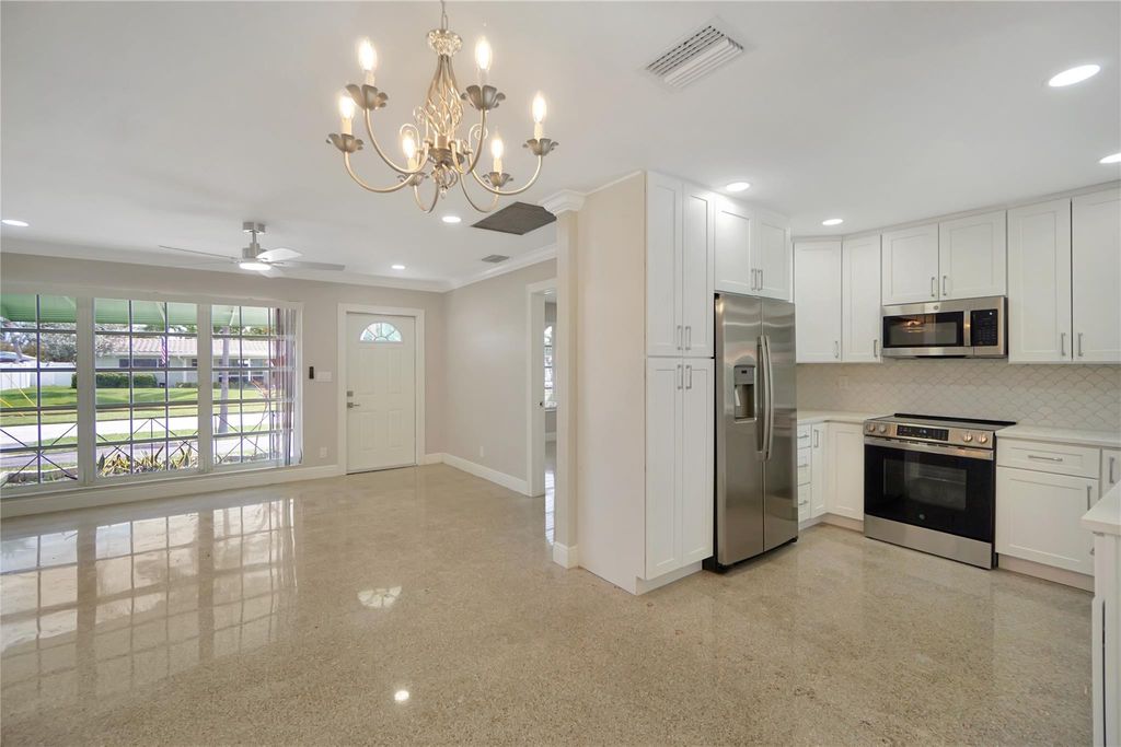 917 SE 15th Court, Deerfield Beach, FL 33441