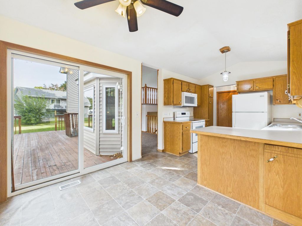 1083 98th Avenue NE, Blaine, MN 55434 — photo 3