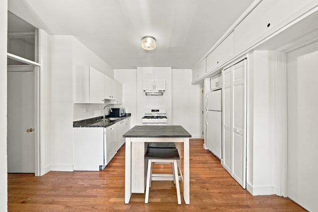 166 Raymond St 166, Cambridge, MA 02140