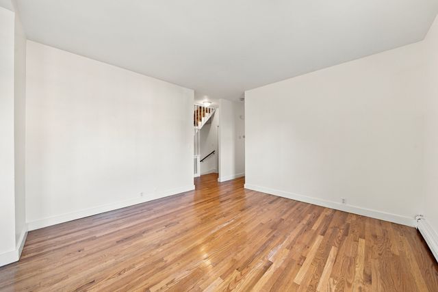 166 Raymond St 166, Cambridge, MA 02140
