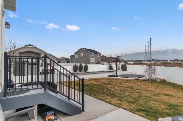 621 S SUGAR PINE DR, Layton, UT 84041