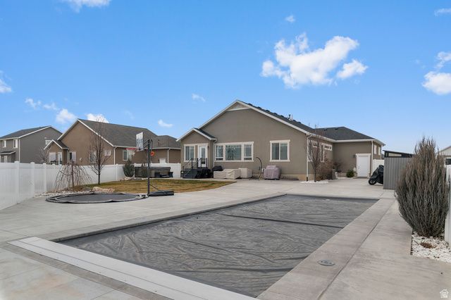 621 S SUGAR PINE DR, Layton, UT 84041