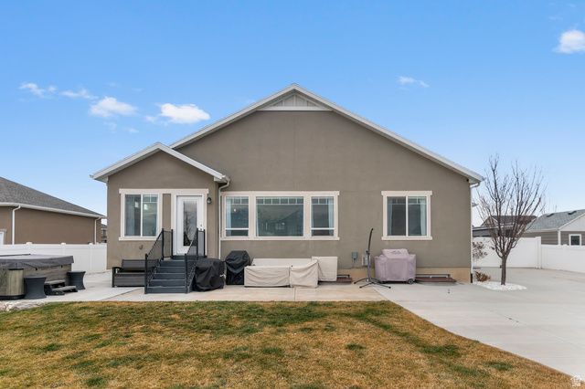 621 S SUGAR PINE DR, Layton, UT 84041