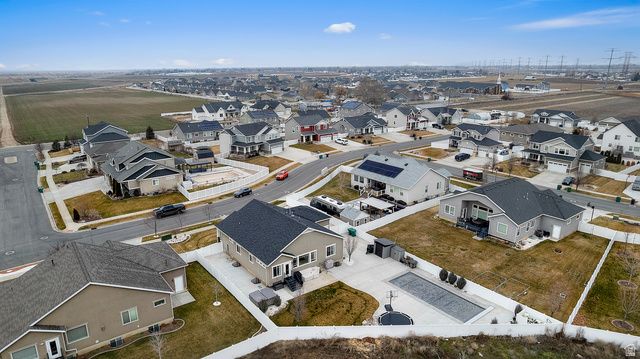 621 S SUGAR PINE DR, Layton, UT 84041