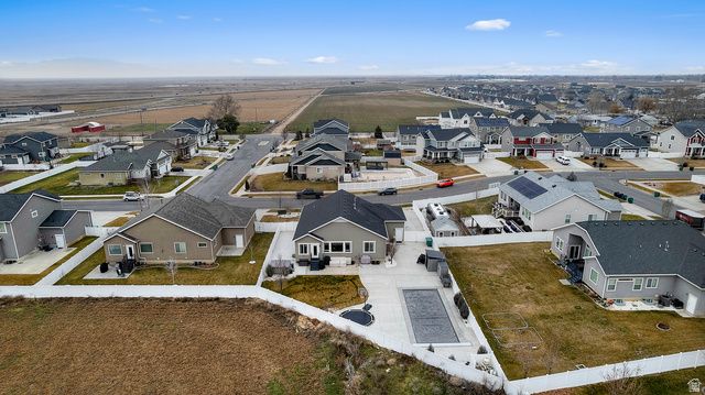 621 S SUGAR PINE DR, Layton, UT 84041