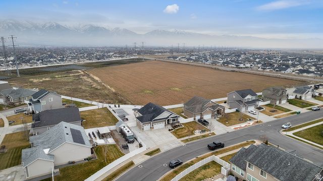 621 S SUGAR PINE DR, Layton, UT 84041