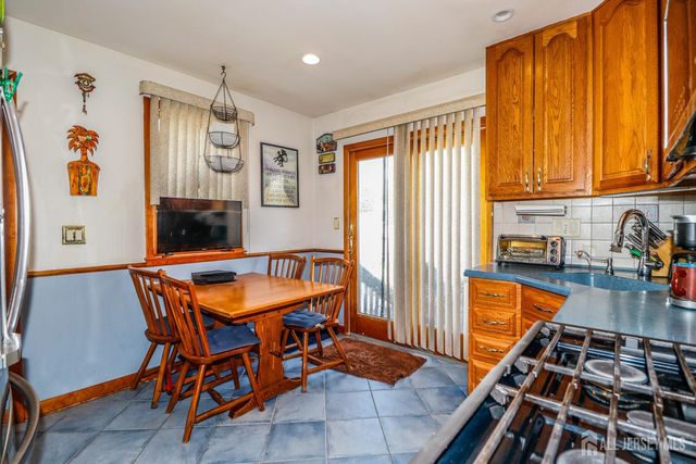 13 Meade Street, Sewaren, NJ 07077