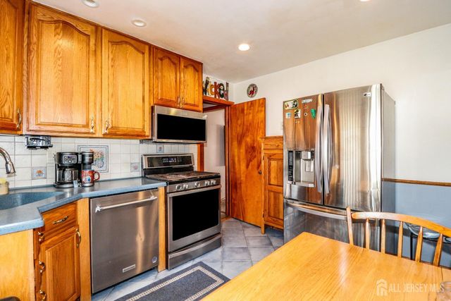 13 Meade Street, Sewaren, NJ 07077