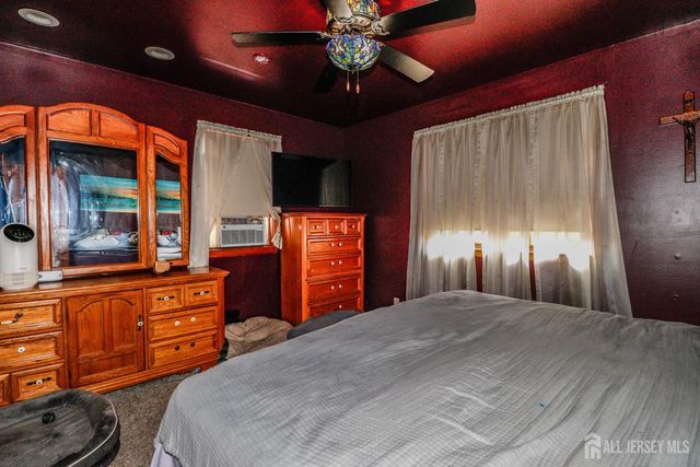 13 Meade Street, Sewaren, NJ 07077