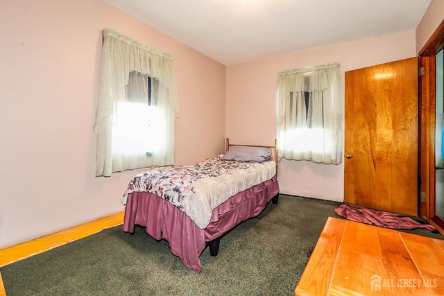 13 Meade Street, Sewaren, NJ 07077