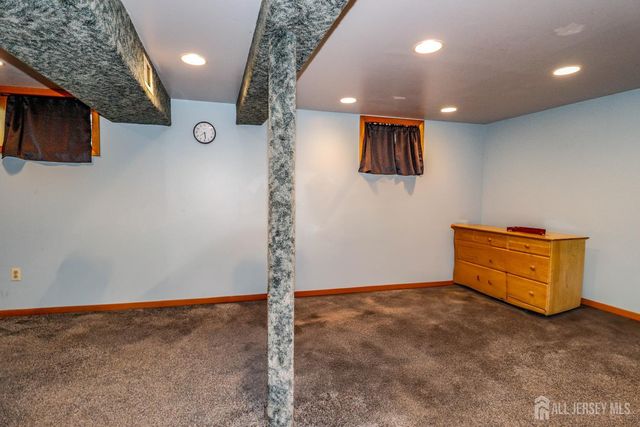 13 Meade Street, Sewaren, NJ 07077