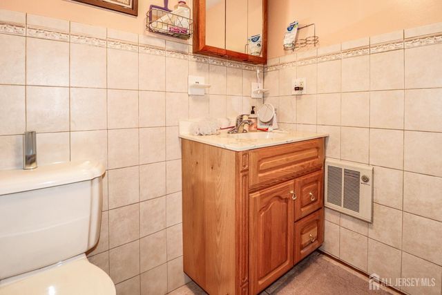 13 Meade Street, Sewaren, NJ 07077