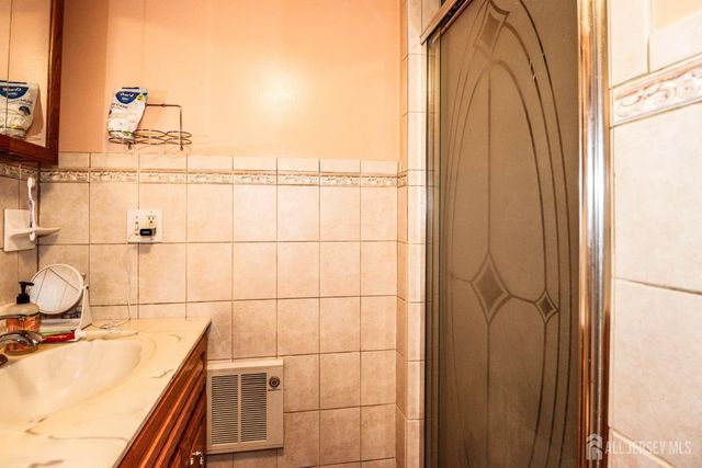 13 Meade Street, Sewaren, NJ 07077