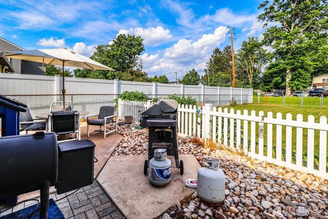 13 Meade Street, Sewaren, NJ 07077