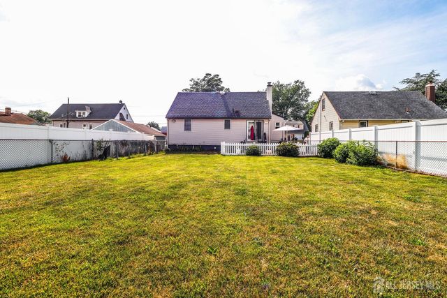 13 Meade Street, Sewaren, NJ 07077