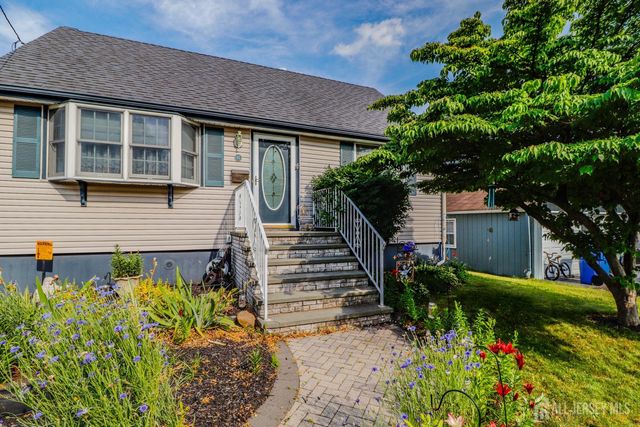 13 Meade Street, Sewaren, NJ 07077