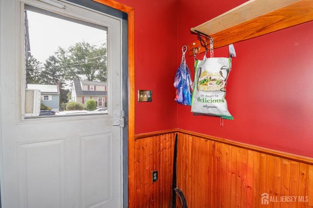 13 Meade Street, Sewaren, NJ 07077