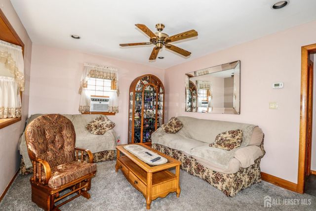 13 Meade Street, Sewaren, NJ 07077