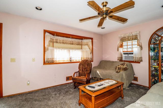 13 Meade Street, Sewaren, NJ 07077