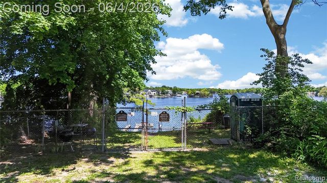760 Heights Road Road, Lake Orion, MI 48362